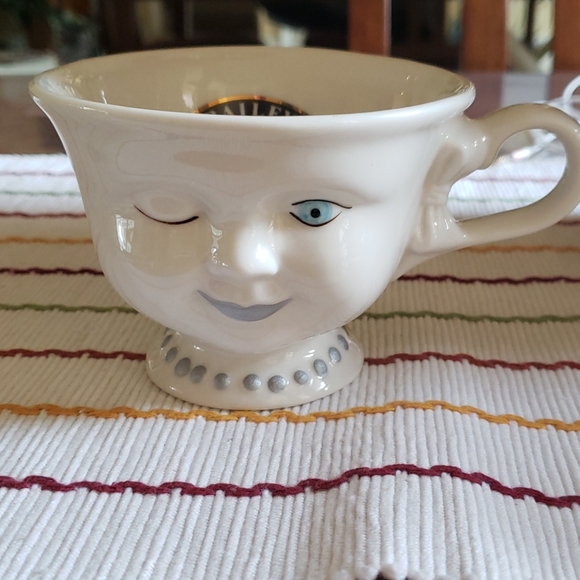 Baileys collectables Other - Baileys Irish cream winking yum teacup autographed